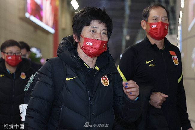 他的巨大挺进初经人事的紧致